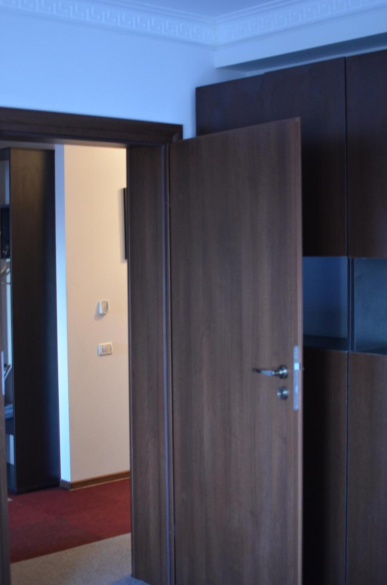 Vila Cu Trandafiri Cozy Apartments 2 Camere Bragadiru Exterior foto