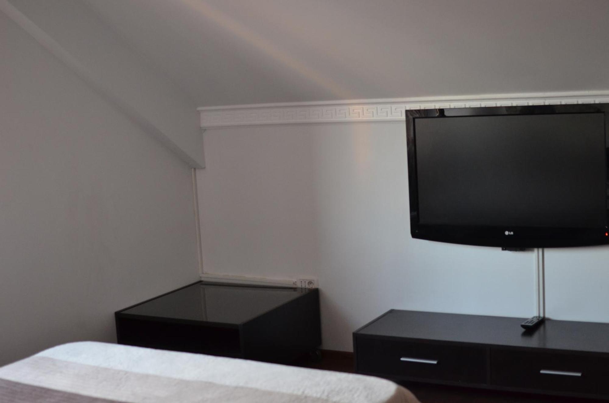 Vila Cu Trandafiri Cozy Apartments 2 Camere Bragadiru Exterior foto