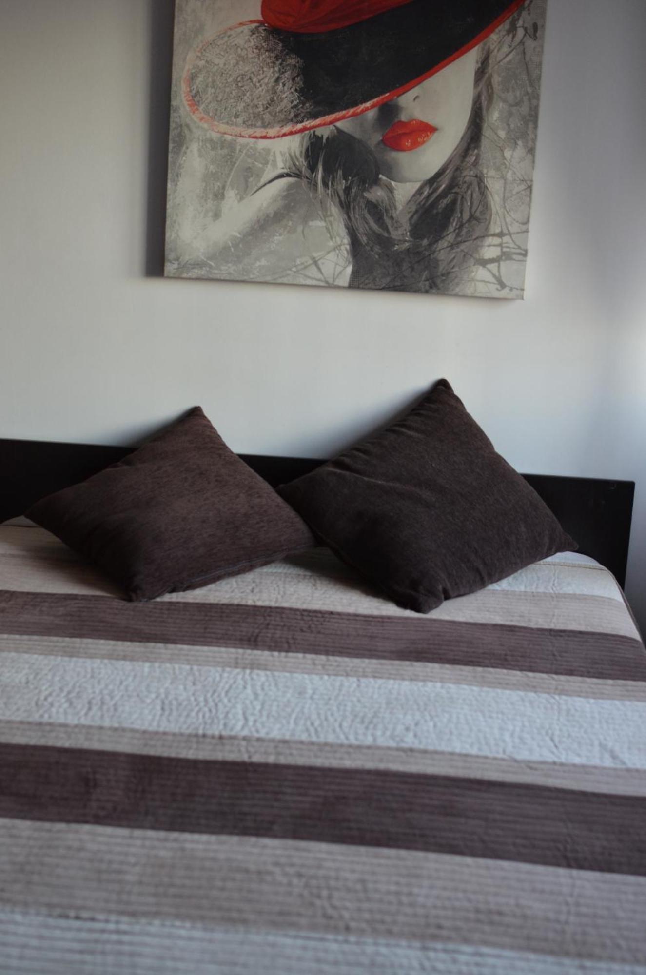 Vila Cu Trandafiri Cozy Apartments 2 Camere Bragadiru Exterior foto